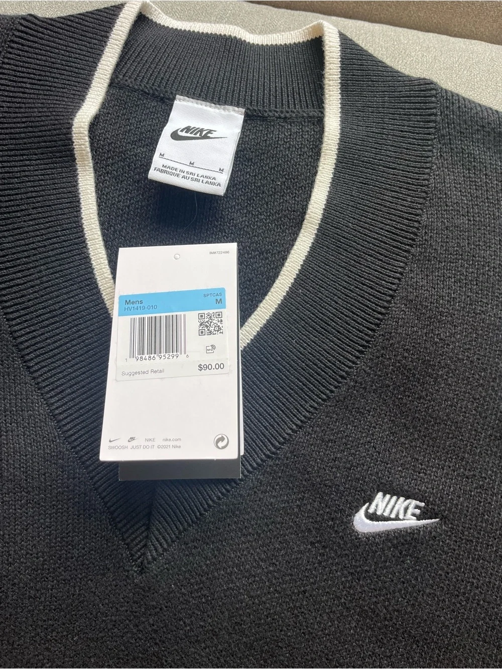 NWT Nike Sportswear Club Men's V-Neck Sweater Black Medium